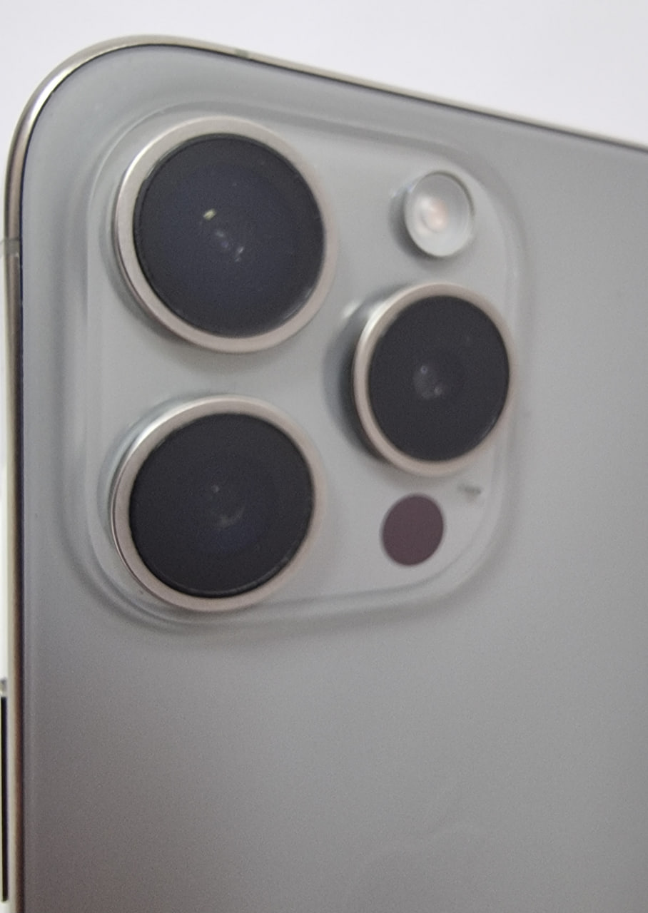 iPhone 15 Pro 256Гб (1 sim + eSIM / 87% / без коробки / заменен дисплей) Натуральный титан - БУ ★★★★☆