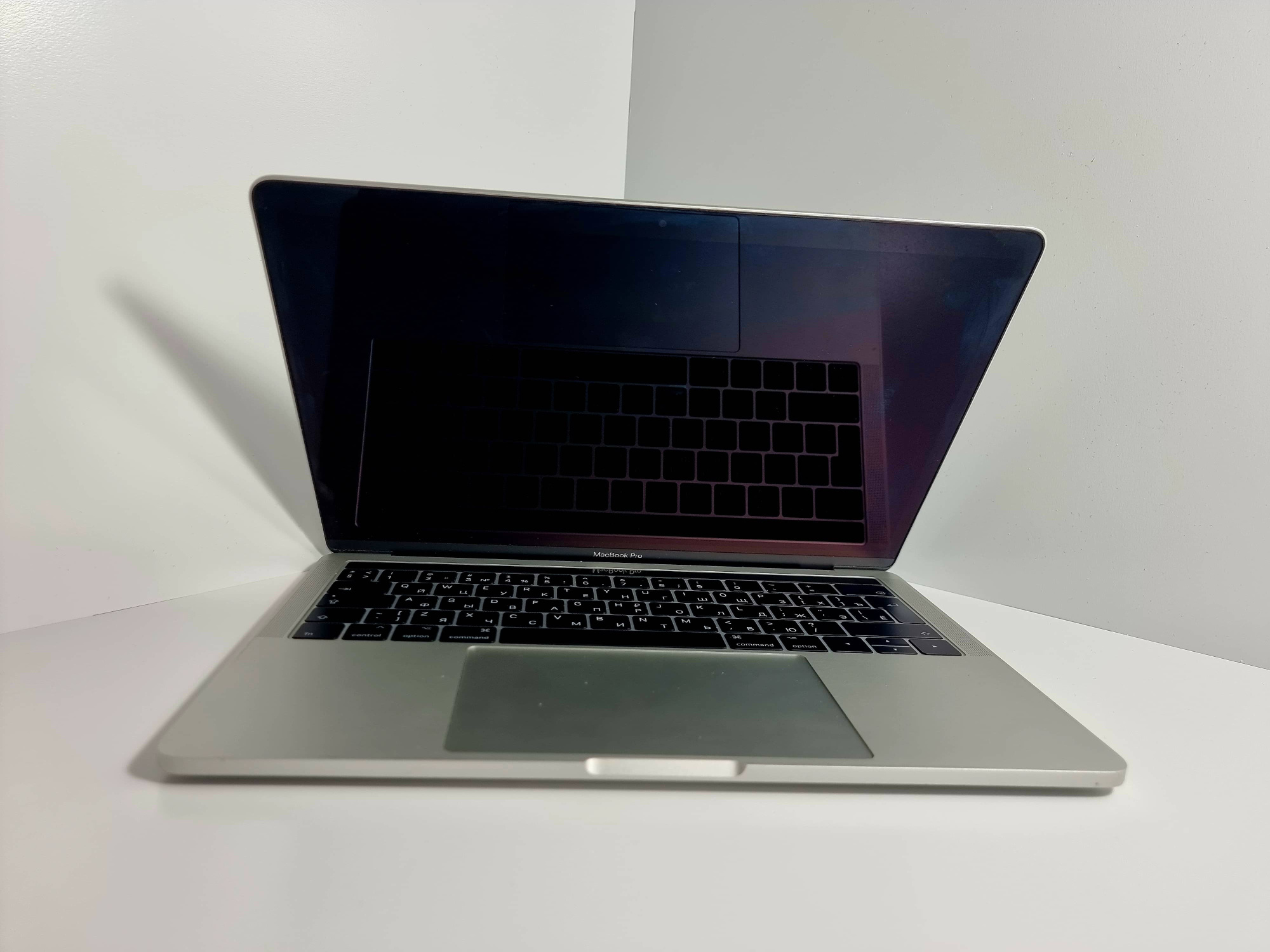 MacBook Pro 13" Touch Bar and Touch ID, 2017, Core i5 3,1Ггц/16Гб/512Гб SSD, 395 циклов / без коробки, Серебристый - Б/У